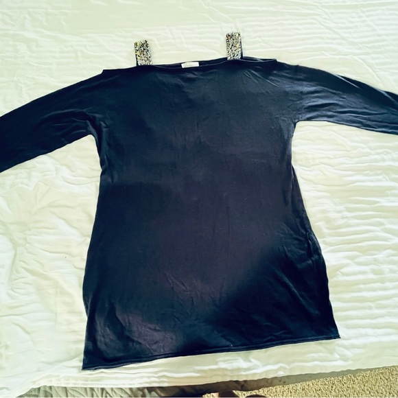 Cold shoulder sweater - Picture 1 of 2